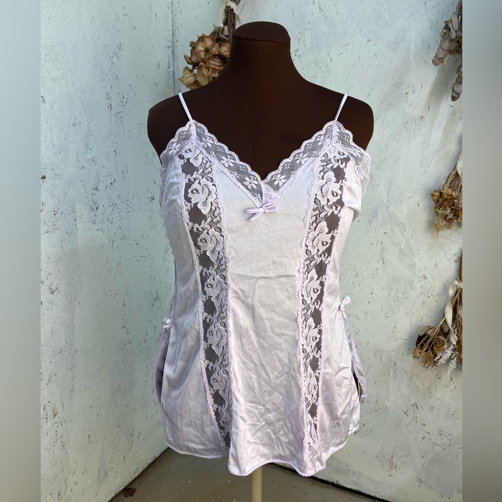 Vintage Made in USA Purple Lavender Feminine Lace Dainty Slip Large